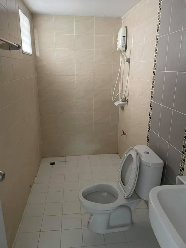 Warisa_aparment_bathroom