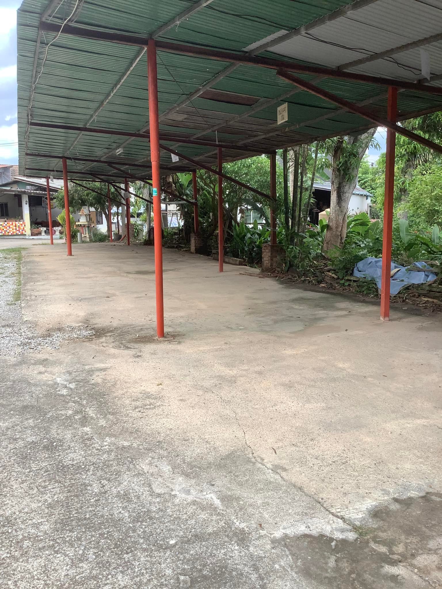 ที่จอดรถ_หอพักป้าลิลา